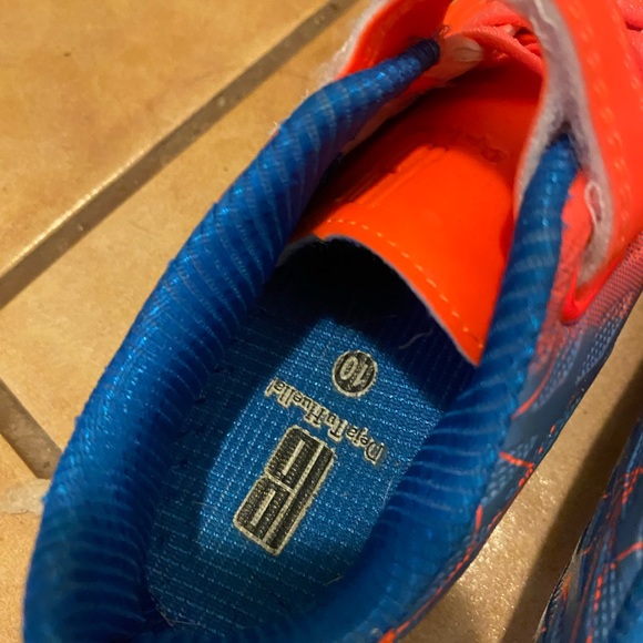 Kids cleats size 10 - Picture 3 of 4